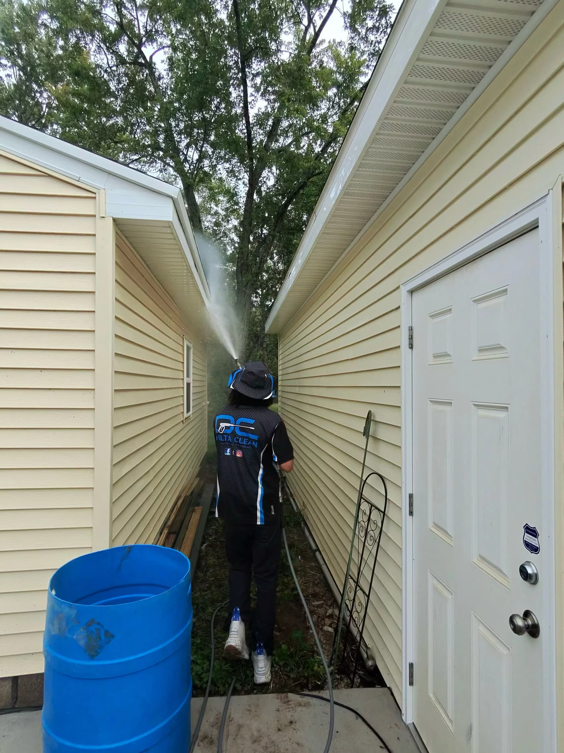 Gallery photos for House Washing in Grand Ledge Brings the Bright Back: Image #3