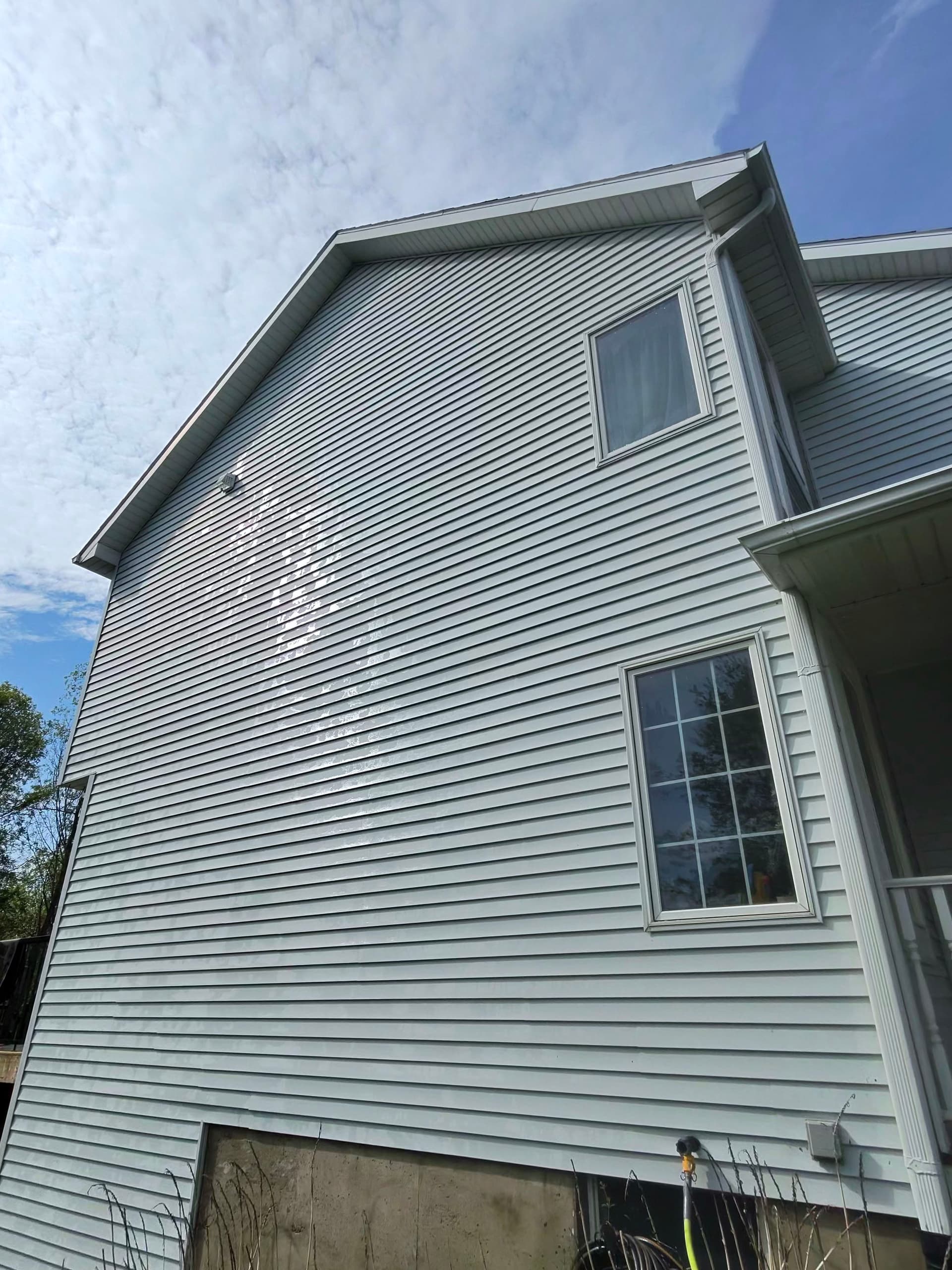 Gallery photos for Three-Story House Wash on a Multi-Level Home: Image #2