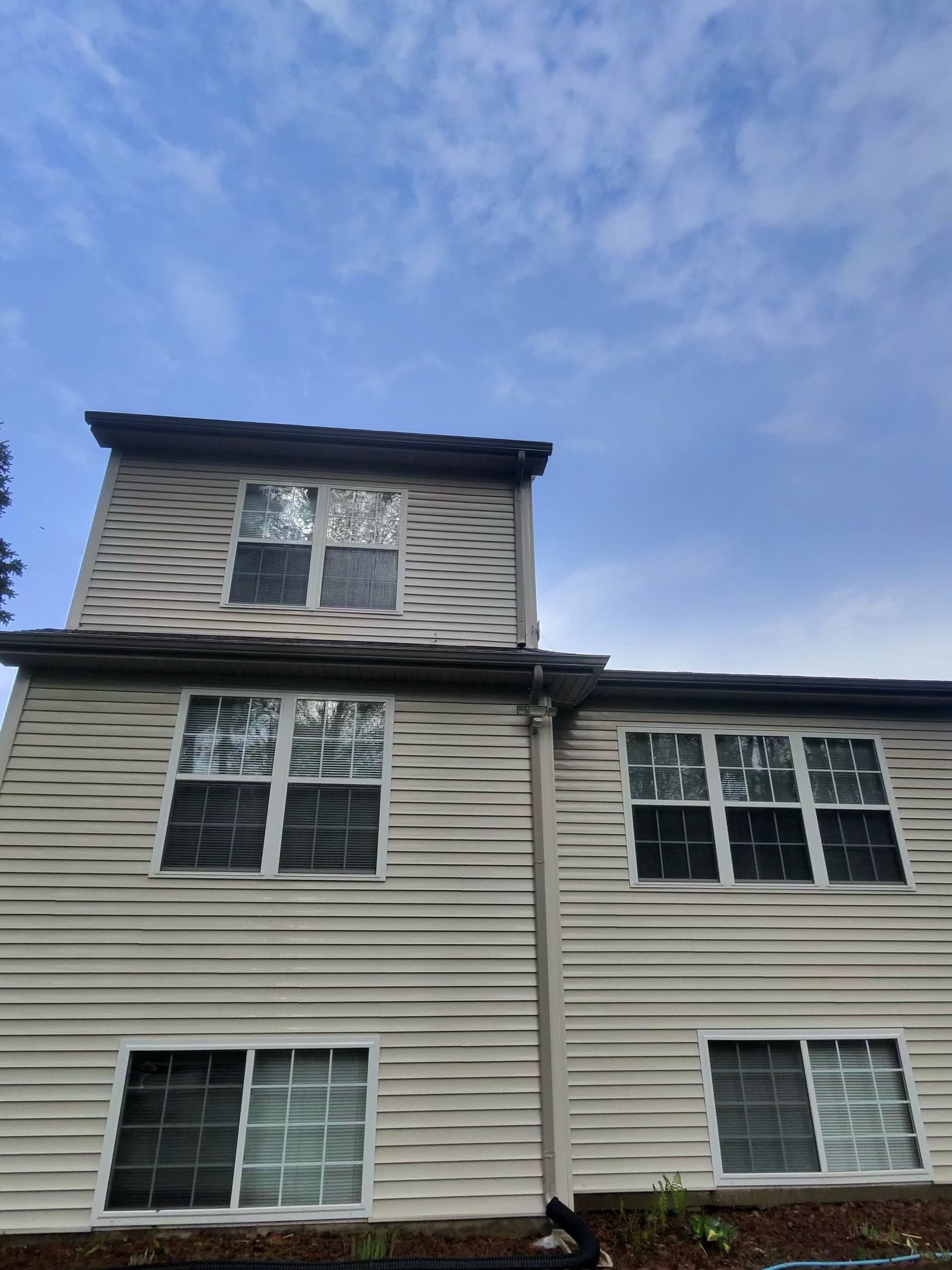 Gallery photos for Clean Siding, Clear Windows and a Home That Looks Cared For: Image #1