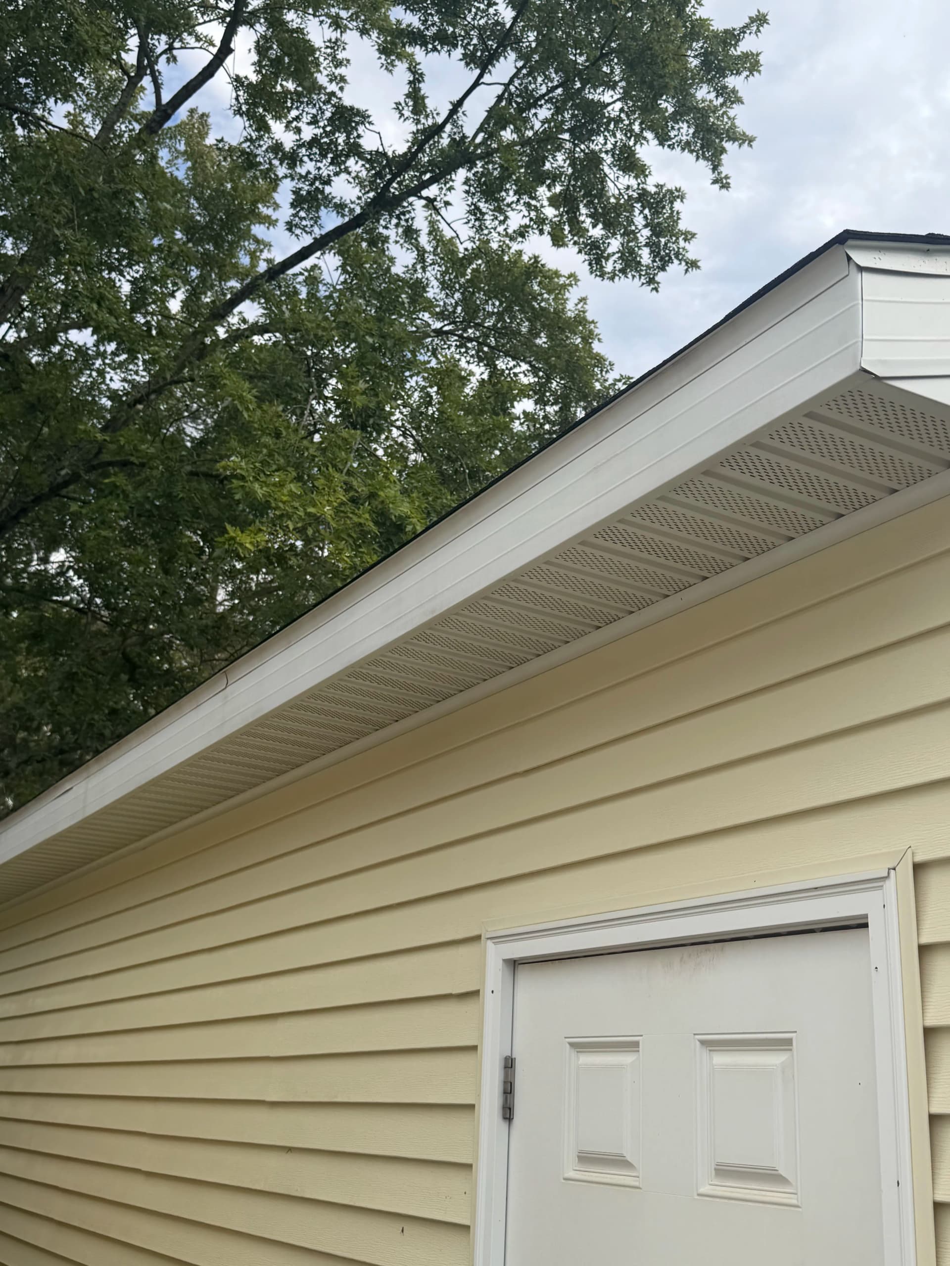 Gallery photos for House Washing in Grand Ledge Brings the Bright Back: Image #1