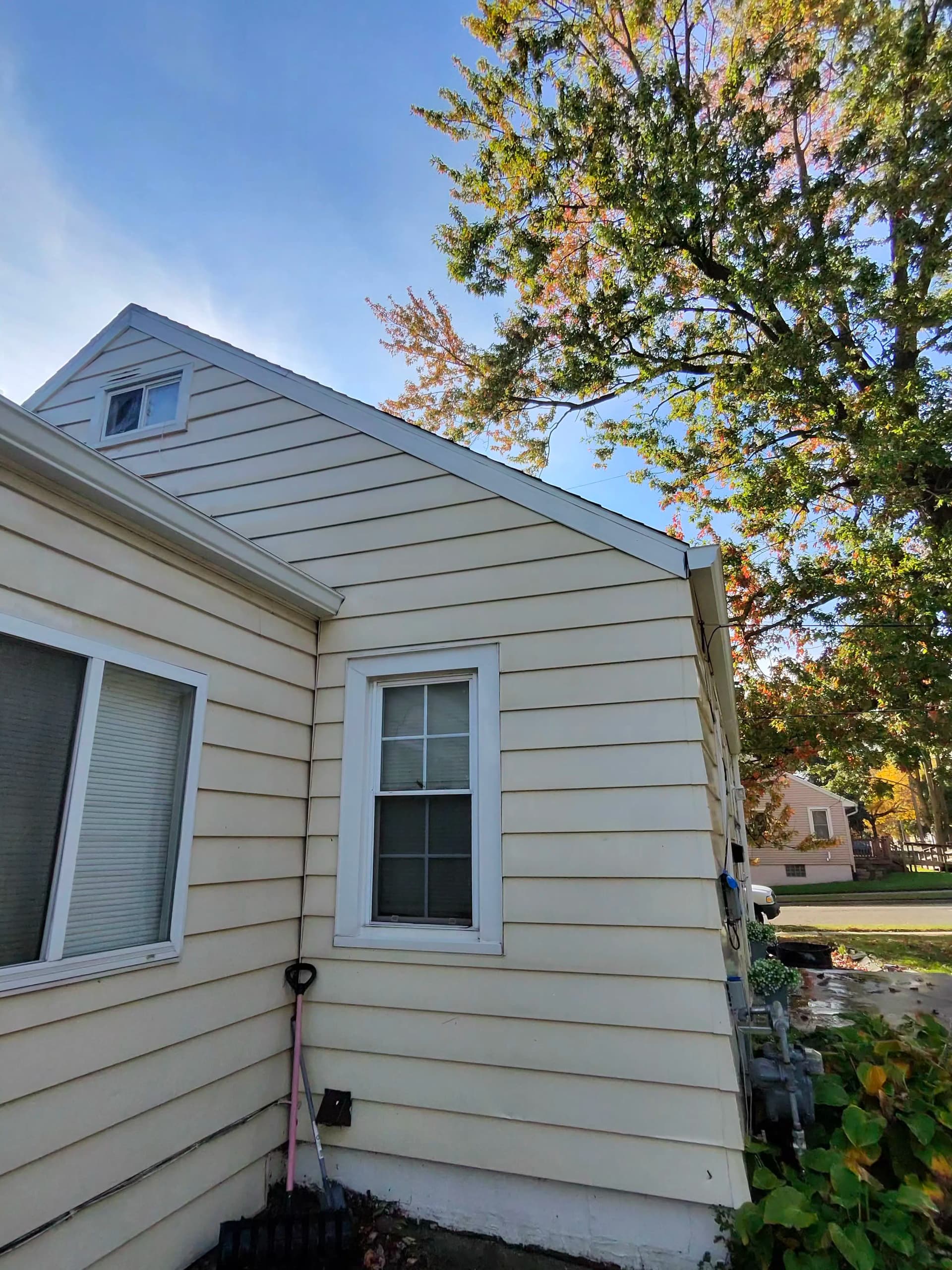 Gallery photos for Green and Grimy Siding Gets a Full Reset: Image #3
