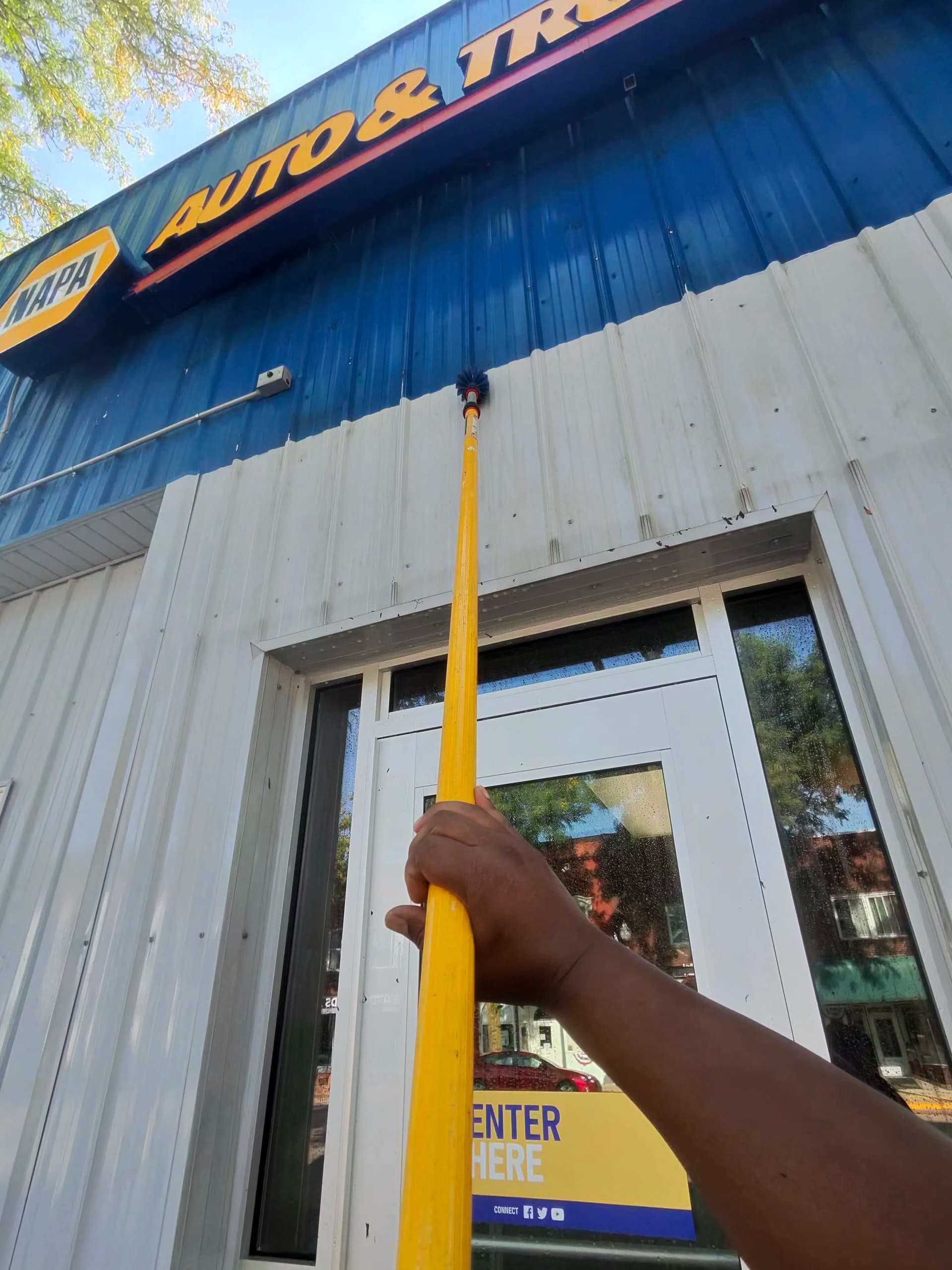 Gallery photos for NAPA Auto Parts Storefront Cleaning in Eaton Rapids: Image #1