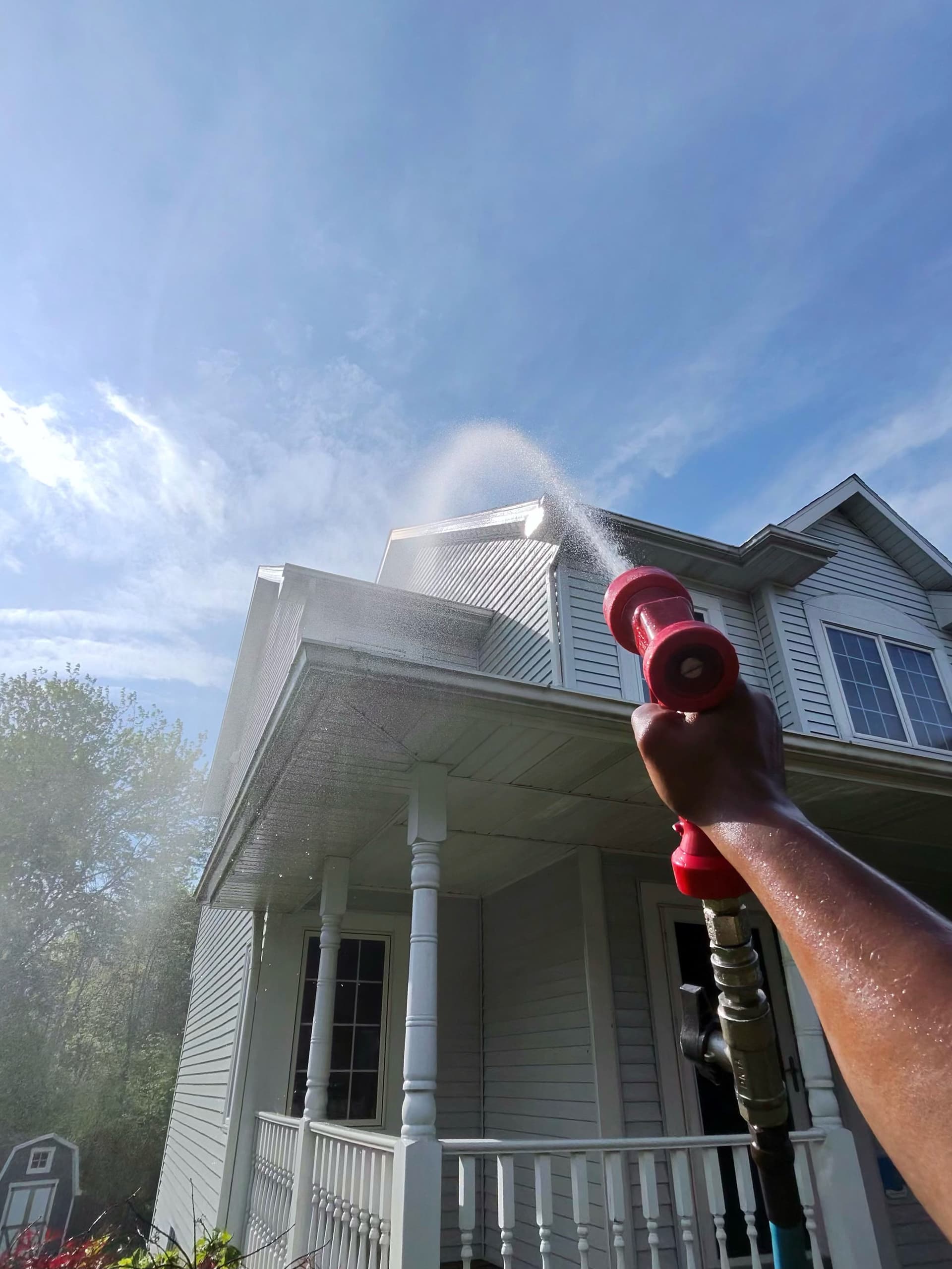Three-Story House Wash on a Multi-Level Home image