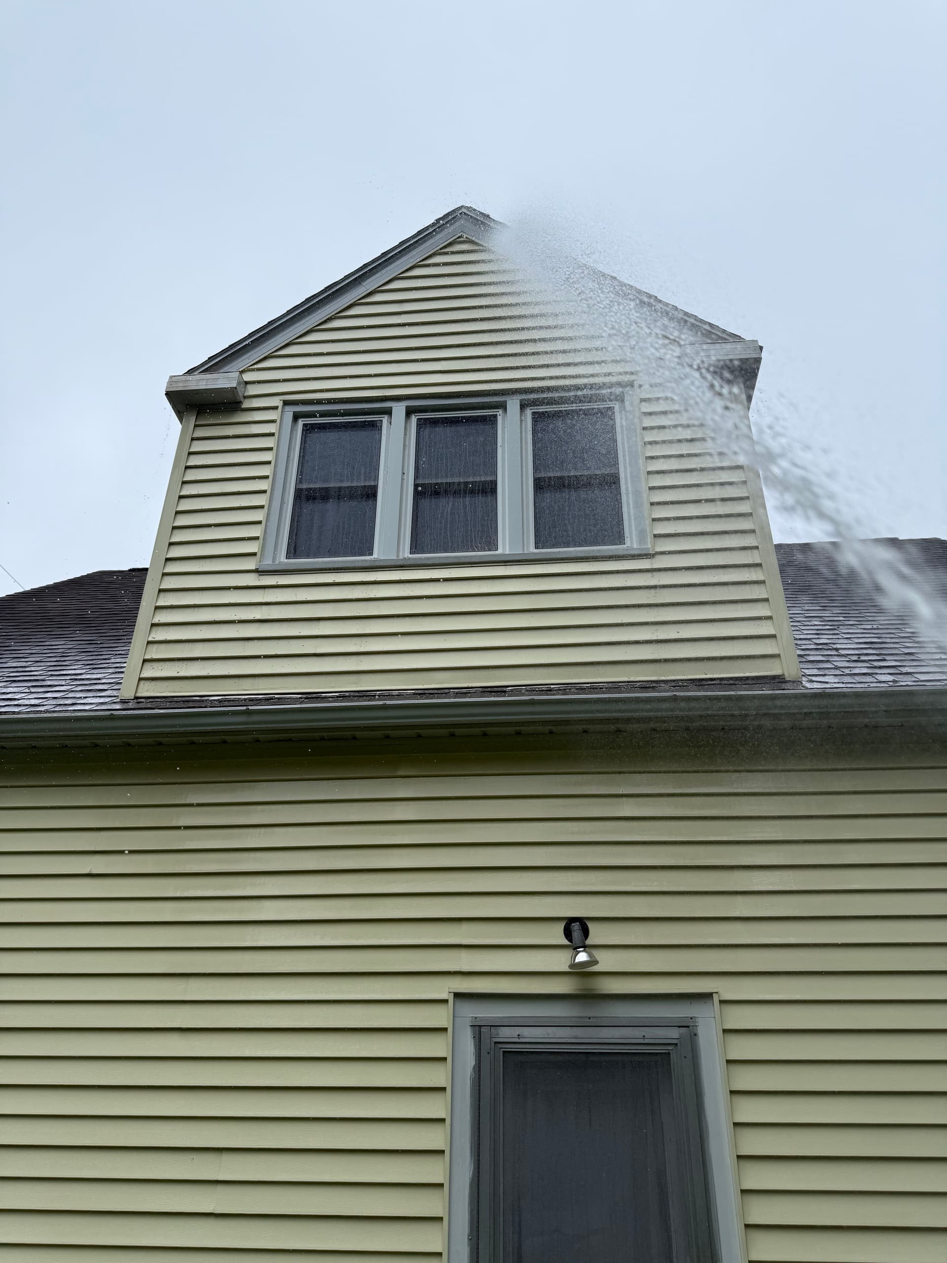 Gallery photos for House Washing for Rental Properties That Need a Fresh Start: Image #4