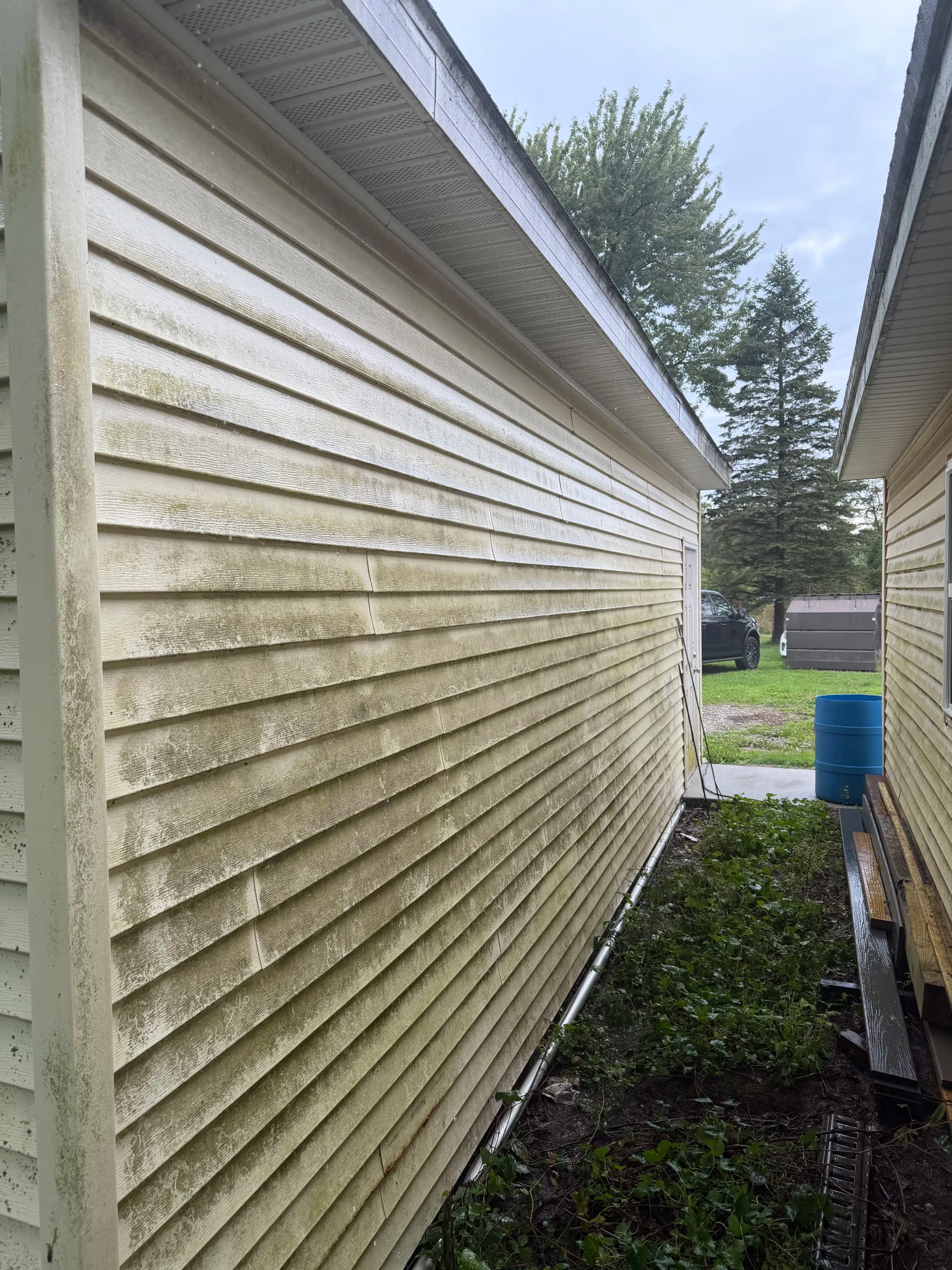 Gallery photos for House Washing in Grand Ledge Brings the Bright Back: Image #2
