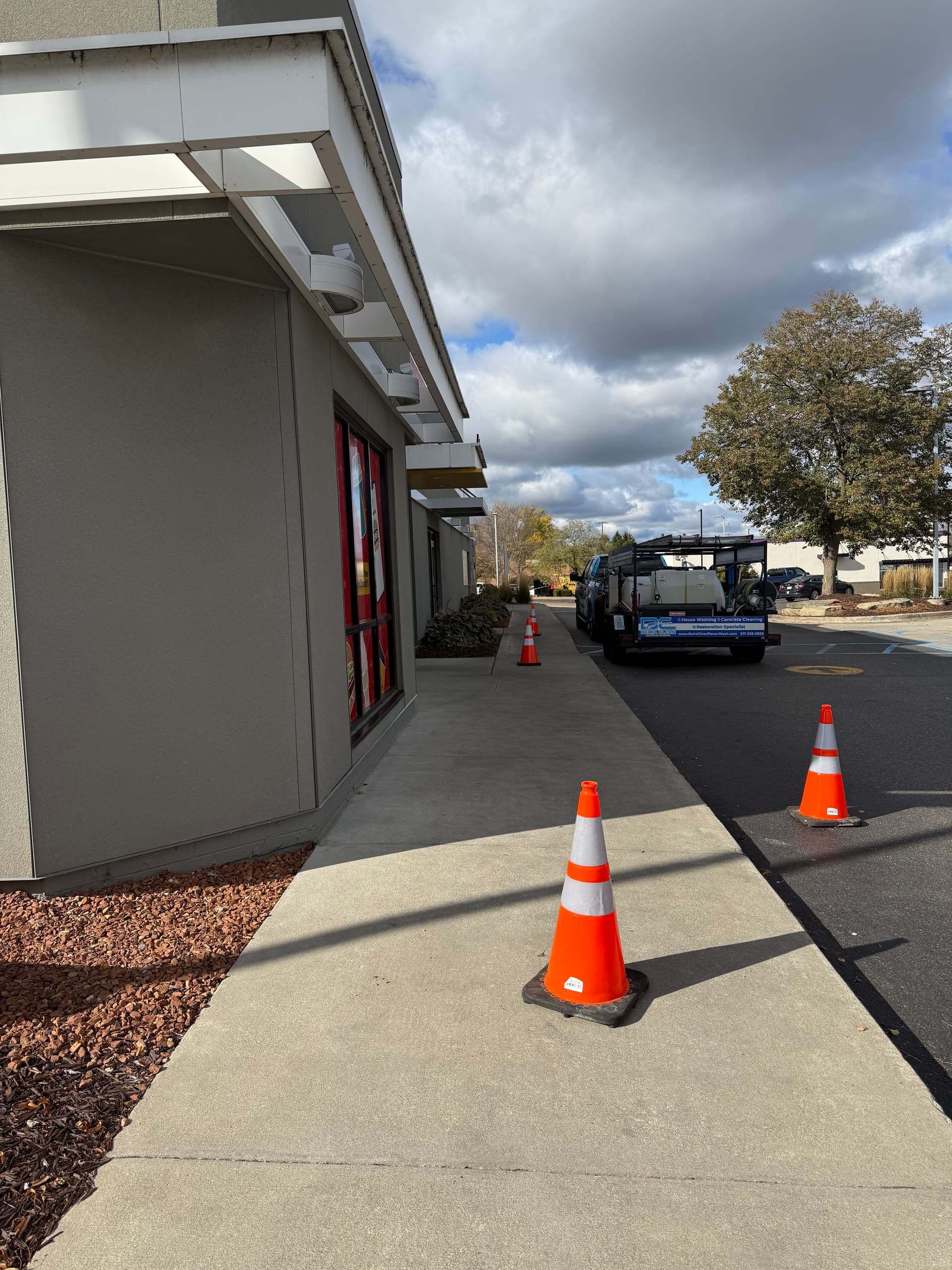 Gallery photos for Delta Clean Makes McDonald's Shine Bright: Image #3