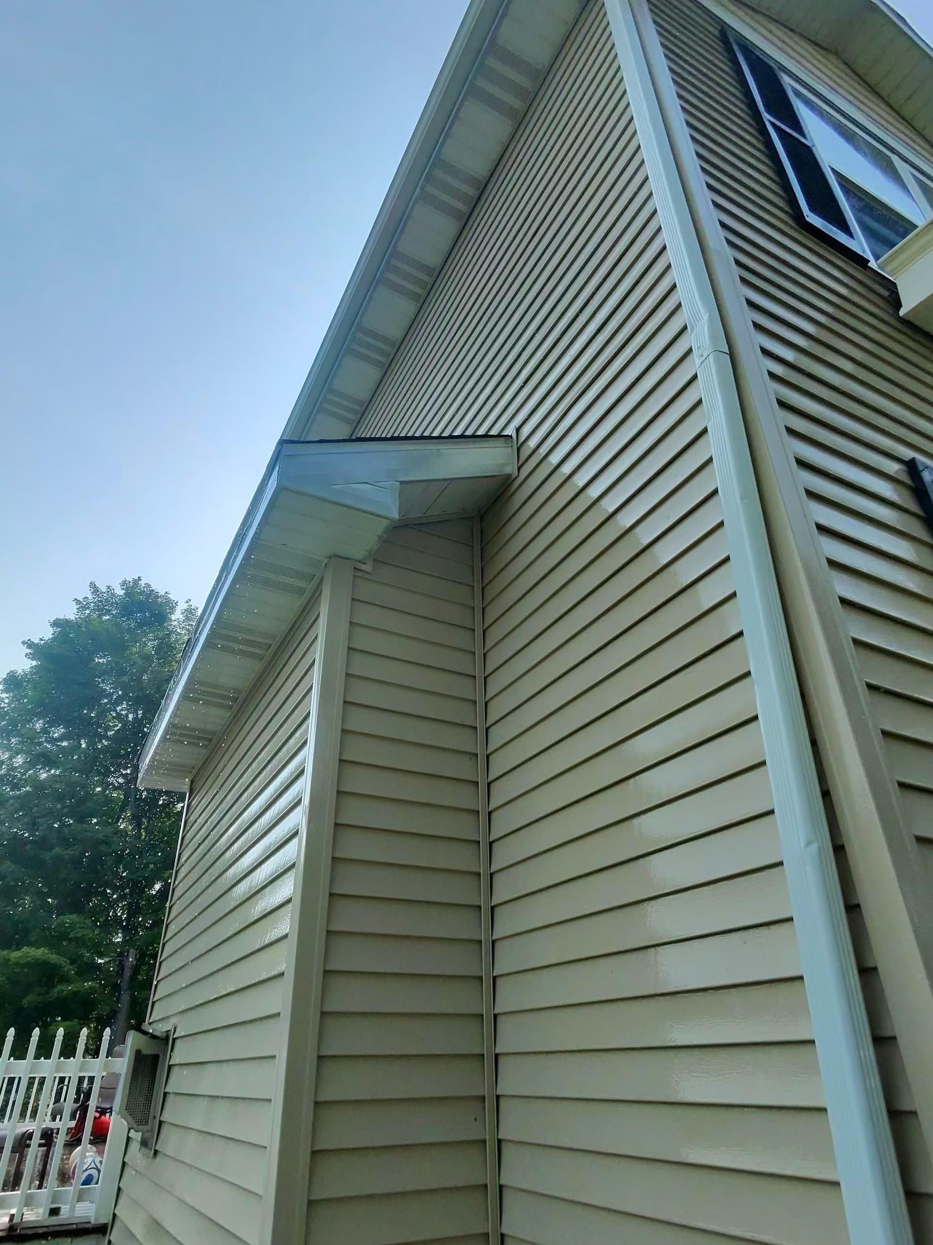 Gallery photos for Soft Wash House Cleaning That Tackles Organic Growth and Rust Stains: Image #2
