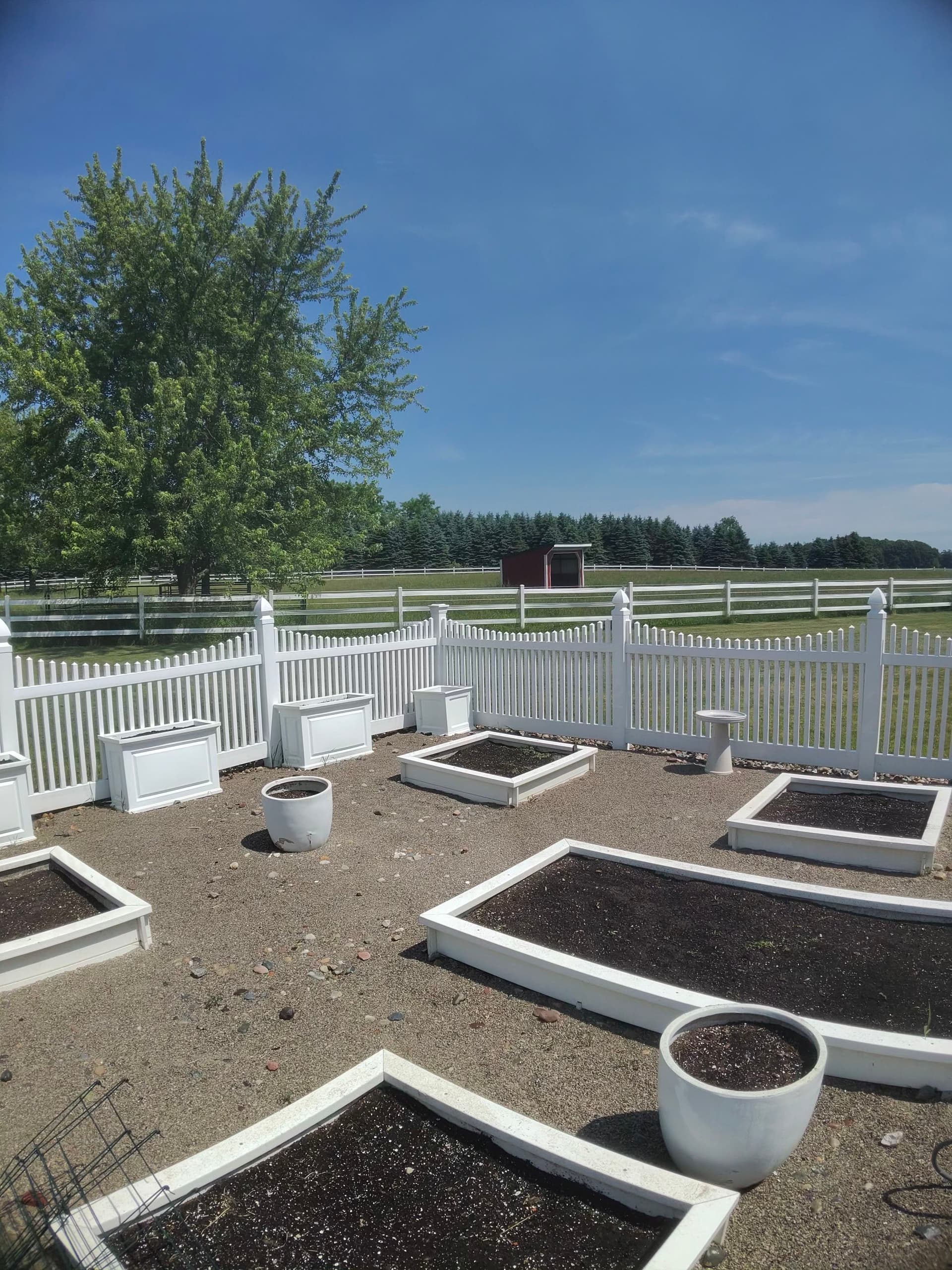 Gallery photos for Full Property House Washing and Porch Cleaning on a Large Estate: Image #1