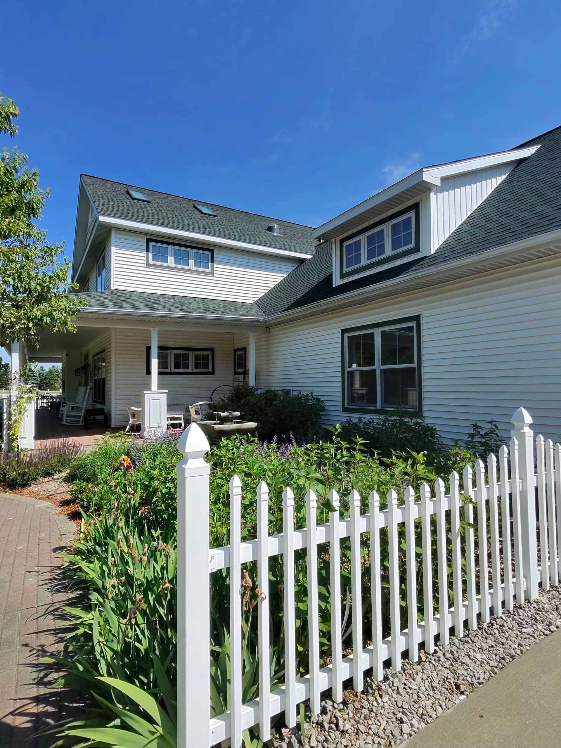 Gallery photos for Full Property House Washing and Porch Cleaning on a Large Estate: Image #4